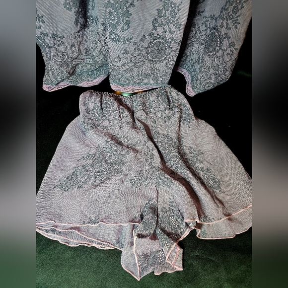 Elegant Lace Skirt Set in Gray and Pink - Picture 6 of 11